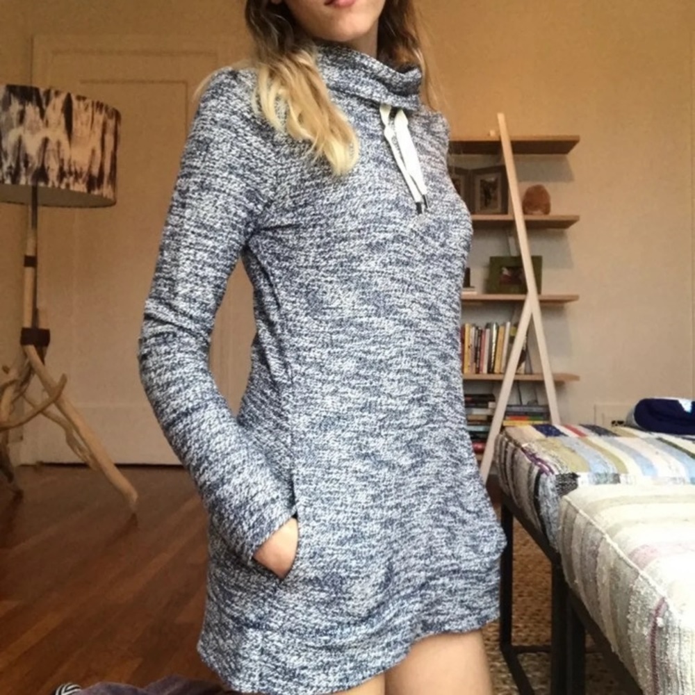 Cozy Blue & White Long Sweater w Pockets
